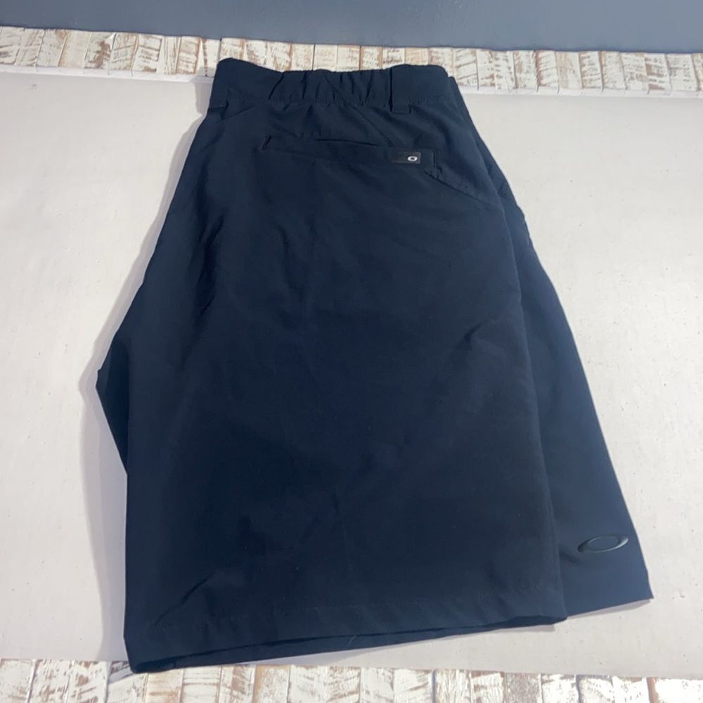 Oakley Black Flat Front Shorts Casual Style Men’s size 40